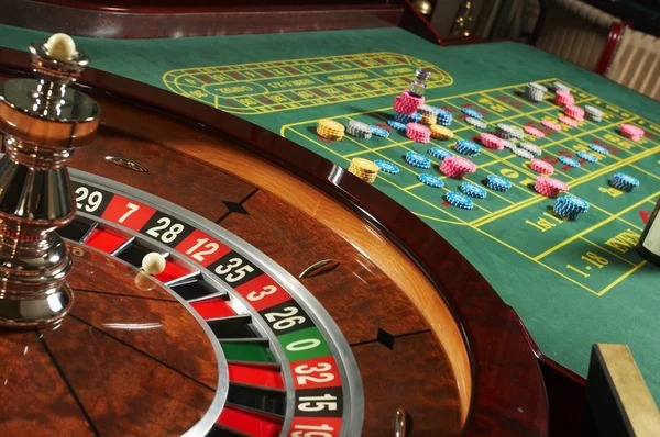 Lightning Baccarat interface showing live video and betting controls on monte77 login